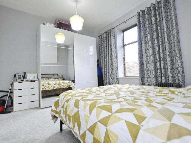 Flat for sale in Plaistow, Greater London