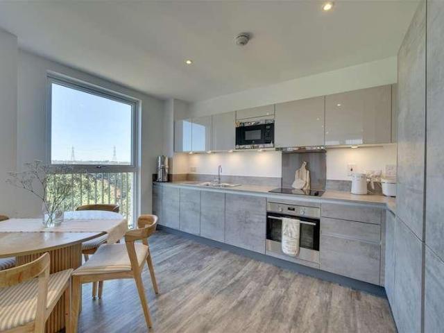 Flat for sale in Ponders End, Greater London