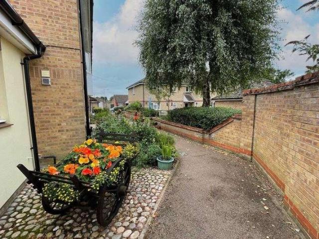 Flat for sale in Chedburgh, Suffolk