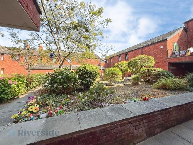 Flat for sale in Old Town, Hull