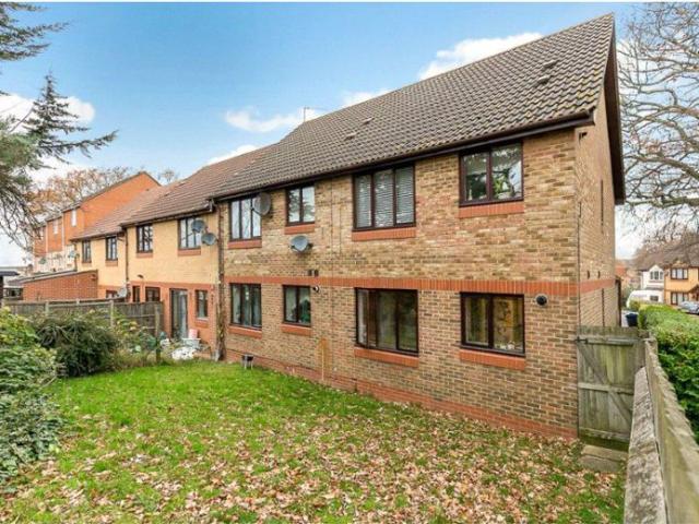 Flat for sale in London Borough of Croydon, Greater London