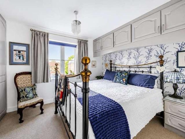 Flat for sale in Bolton Low Houses, Hampshire