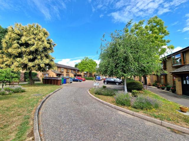 Flat for sale in Grays, Essex