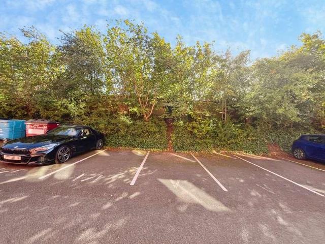 Flat for sale in Bradshaw, Bolton