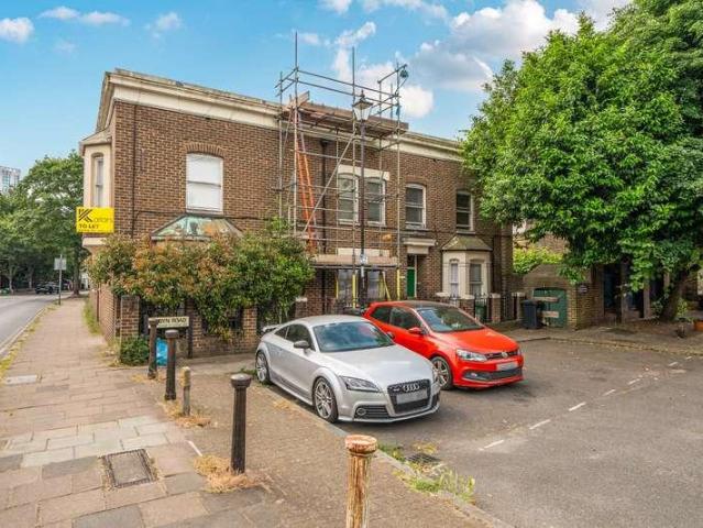 Flat for sale in London Borough of Lewisham, Deptford