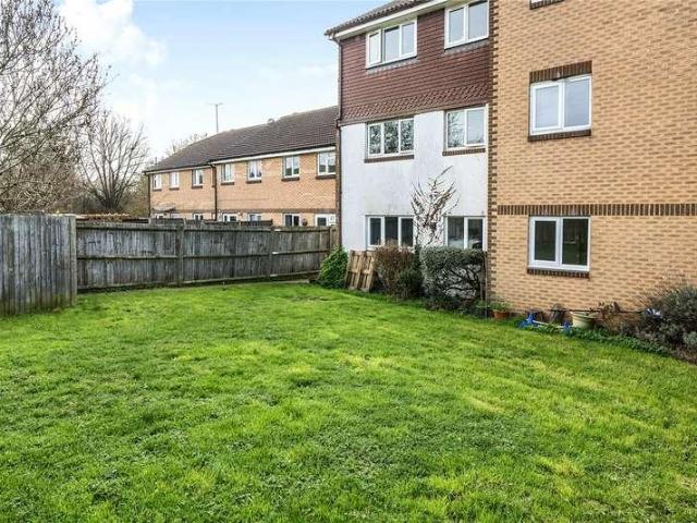 Flat for sale in Swallowfields, Blackhills