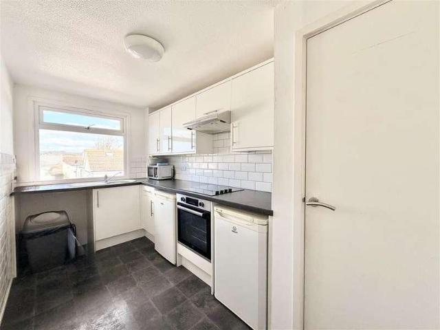Flat for sale in Roselands, Eastbourne