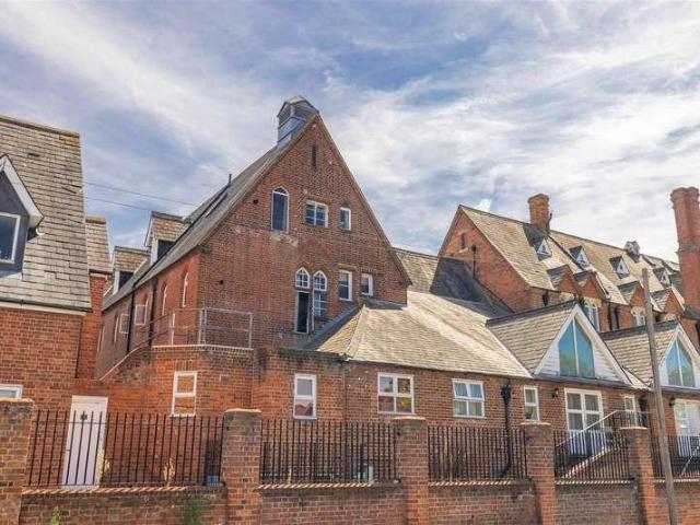 Flat for sale in Clewer Village, Windsor