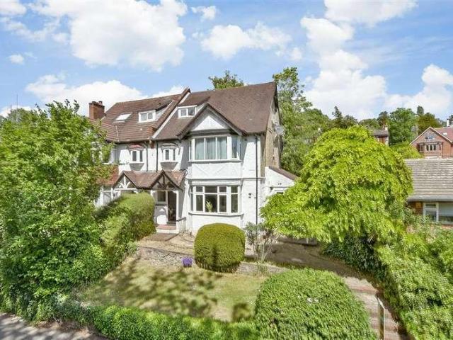 Flat for sale in London Borough of Croydon, Purley