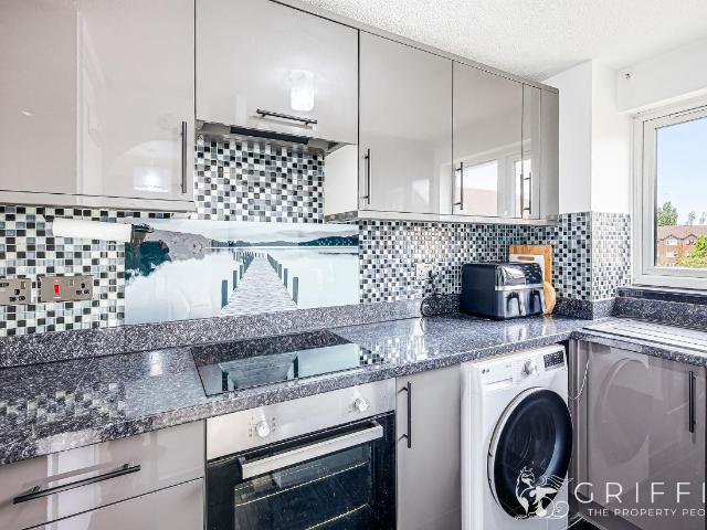 Flat for sale in South Stifford, Grays