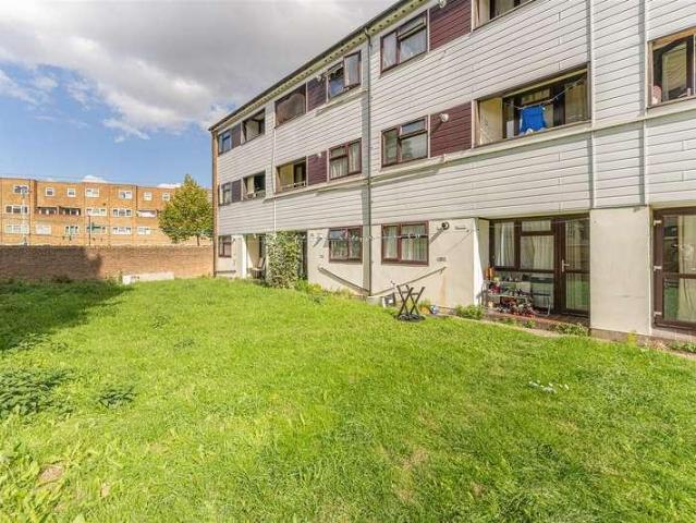 Flat for sale in Tottenham Hale, Greater London