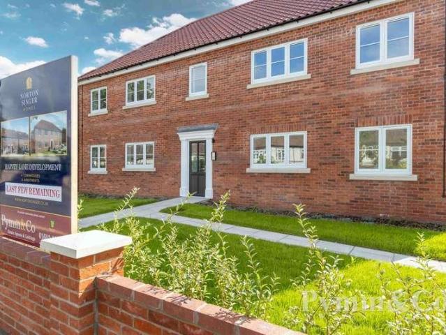 Flat for sale in Crostwick, Norfolk