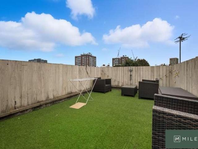 Flat for sale in Kensal Town, Greater London