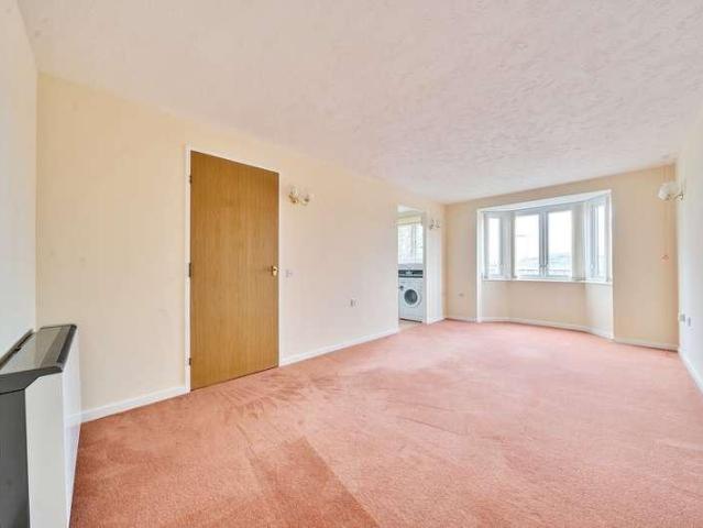 Flat for sale in Northwood, Greater London