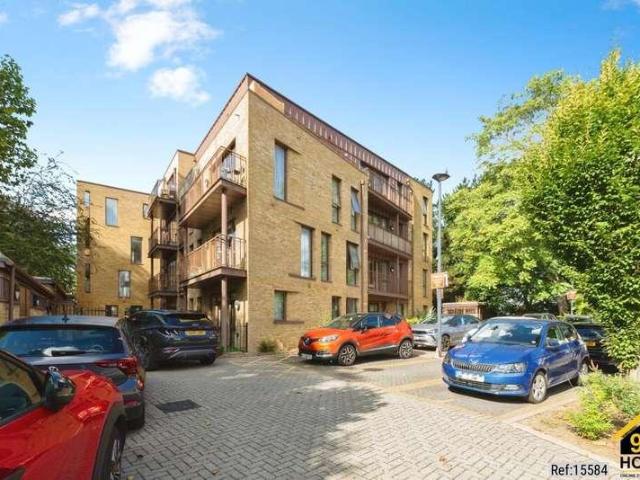 Flat for sale in London Borough of Croydon, Greater London