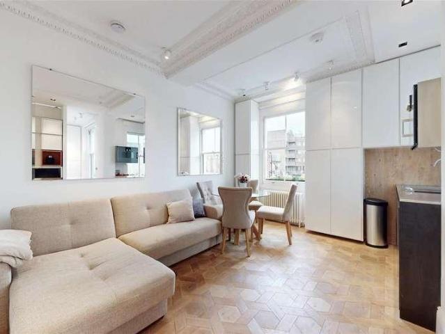 Flat for sale in Chelsea, Greater London
