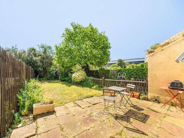 Flat for sale in London Borough of Lewisham, New Cross