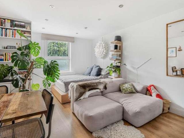Flat for sale in Ferme Park, Greater London