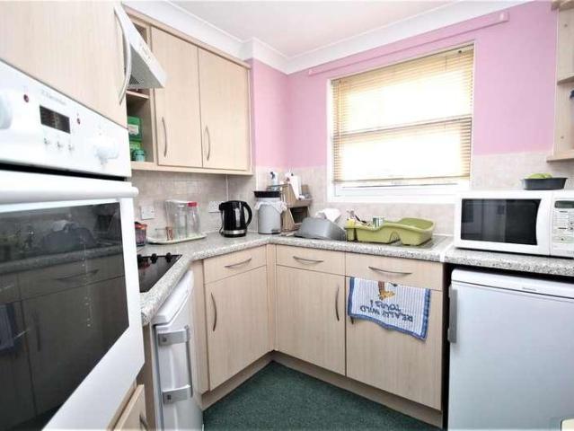 Flat for sale in Dale Hill, Essex