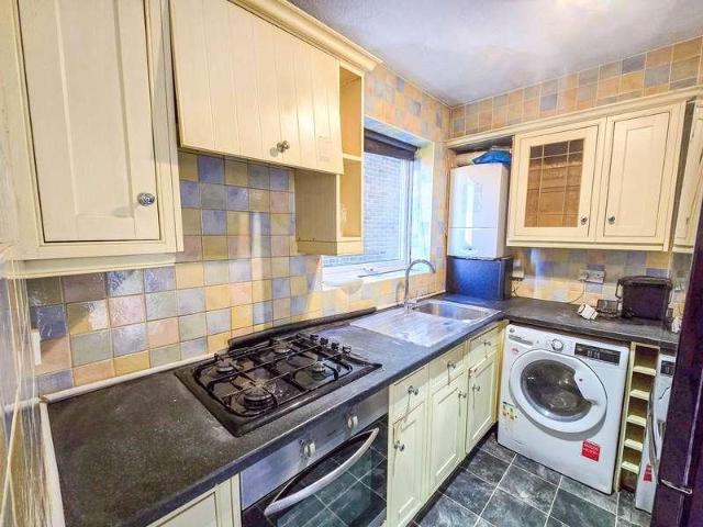 Flat for sale in London Borough of Croydon, Sanderstead