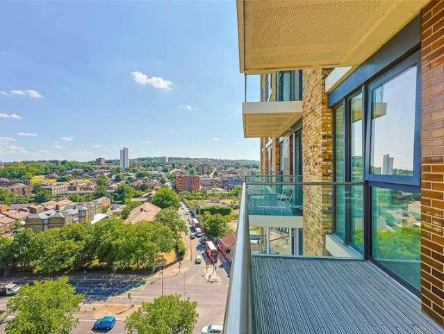 Flat for sale in Glyndon, Plumstead
