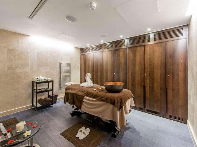 Flat for sale in Bermondsey, Greater London