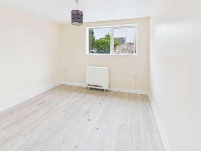 Flat for sale in Spring Park, Luton