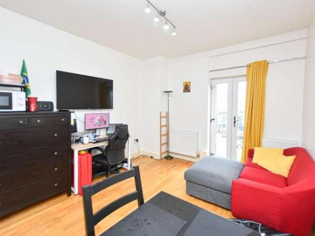 Flat for sale in London Borough of Croydon, Greater London