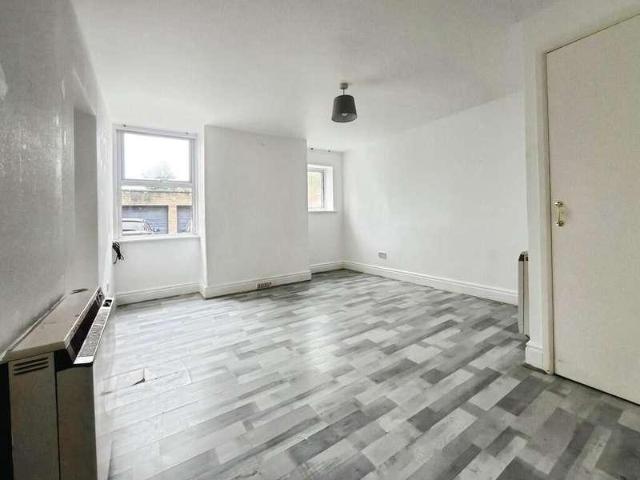 Flat for sale in Yeovil, Somerset