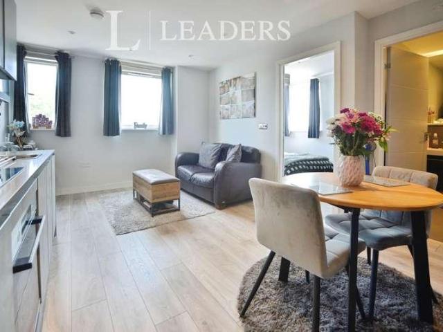 Flat for sale in Chipping Hill, Essex
