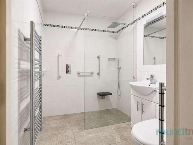 Flat for sale in Hendon, Greater London