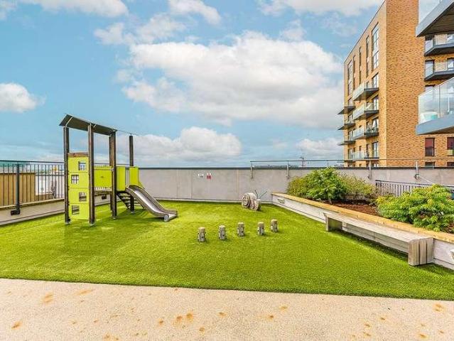 Flat for sale in London Borough of Ealing, Greater London