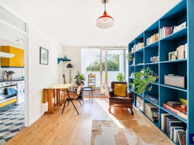 Flat for sale in Archway, Greater London