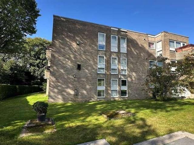 Flat for sale in West Yorkshire