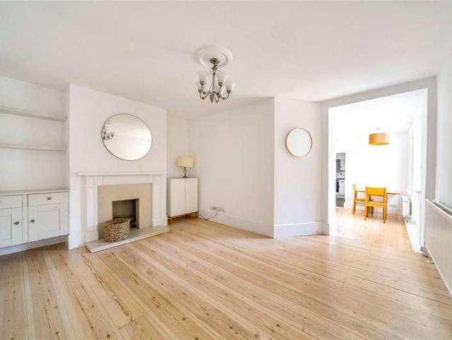 Flat for sale in Surbiton, Greater London