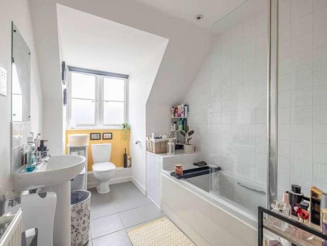 Flat for sale in Slough