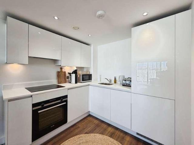 Flat for sale in Easthampstead, Bracknell