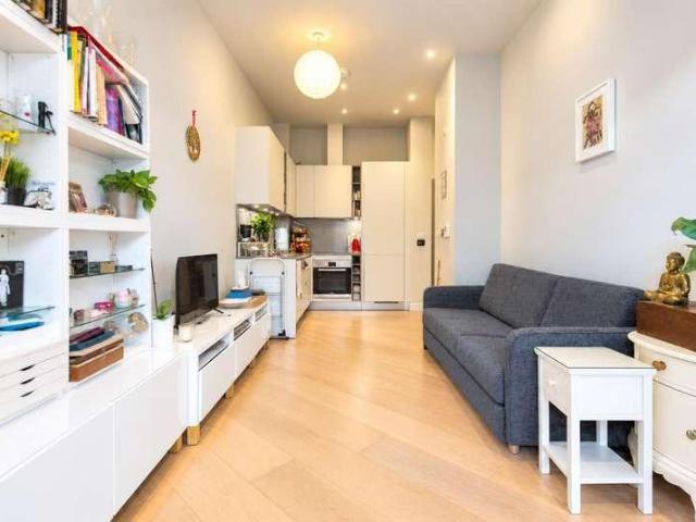 Flat for sale in London Borough of Hounslow, Greater London