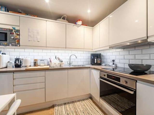 Flat for sale in London Borough of Merton, Mitcham