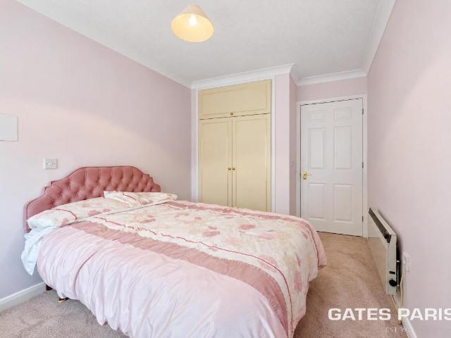 Flat for sale in Upminster Bridge, Greater London