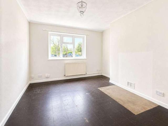 Flat for sale in Kings Hill, Colliers End