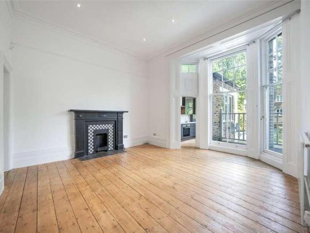 Flat for sale in Maida Vale, Greater London