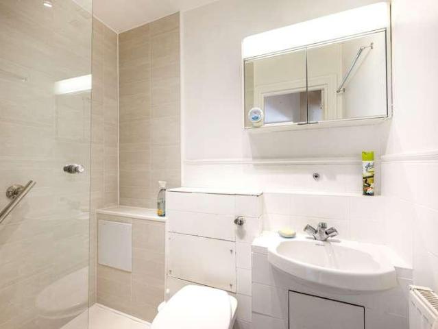Flat for sale in Royal Borough of Kensington and Chelsea, Greater London