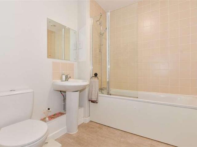 Flat for sale in Horsham, West Sussex