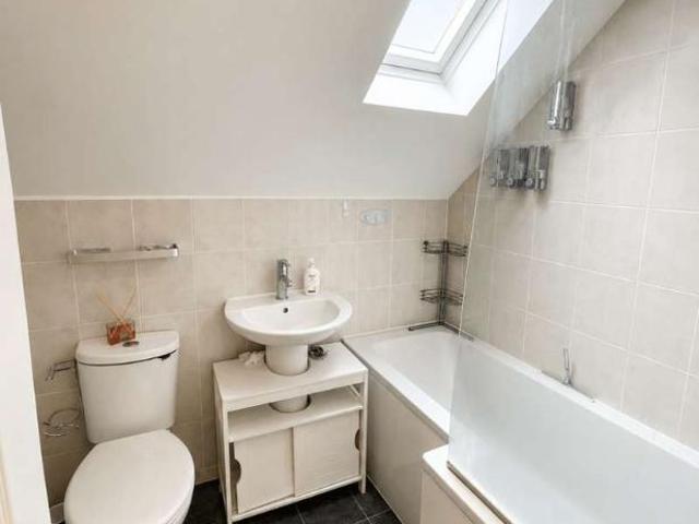 Flat for sale in Harrow Weald, Greater London