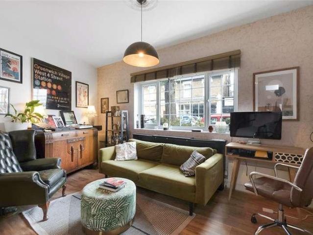 Flat for sale in East Dulwich, Greater London