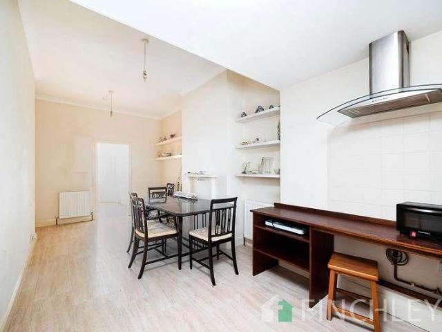 Flat for sale in High Barnet, Greater London