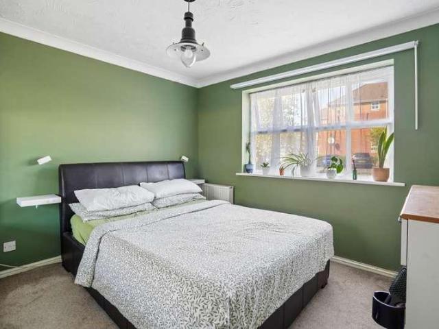 Flat for sale in Slough