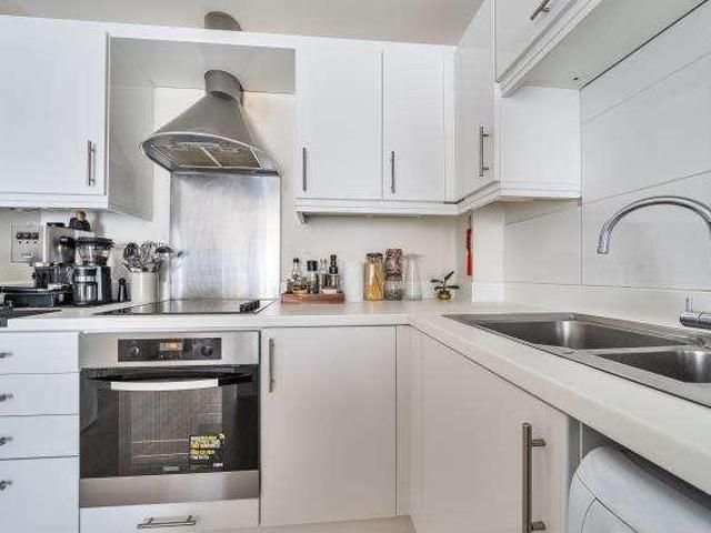 Flat for sale in Chesham, Asheridge