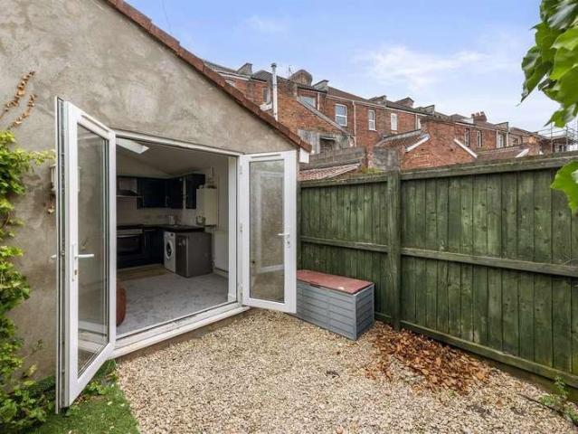 Flat for sale in Feckenham, City Of Bristol